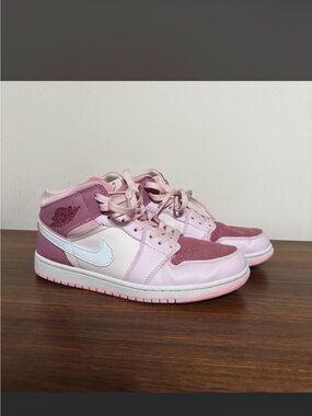 Nike jordan mid digital pink